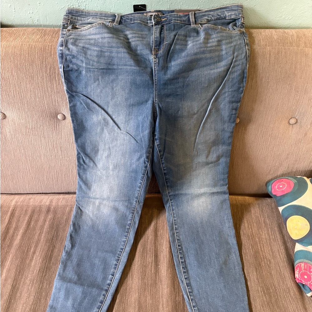 NWT Torrid MidFit Skinny Super Soft High-Rise Jean